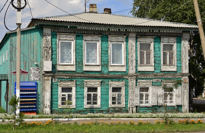 Altes Holzhaus in Mariinsk