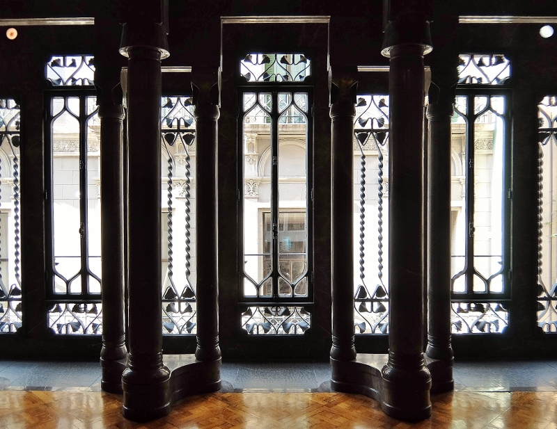 Fensterfront im Palau Güell